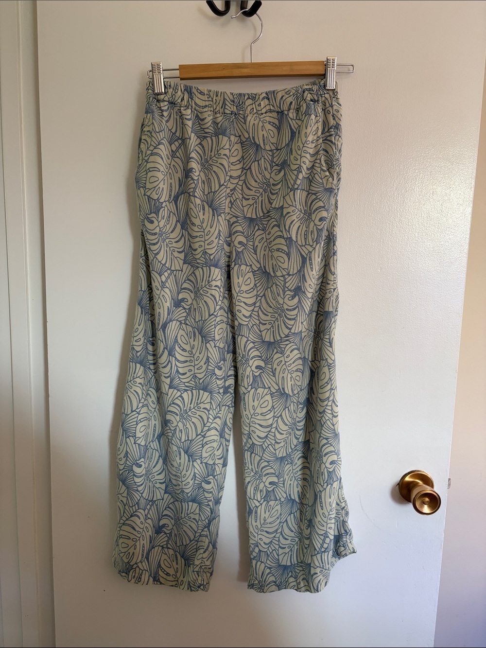 Makai Beach Hawaii monstera leaf lightweight soft flowy cropped pants